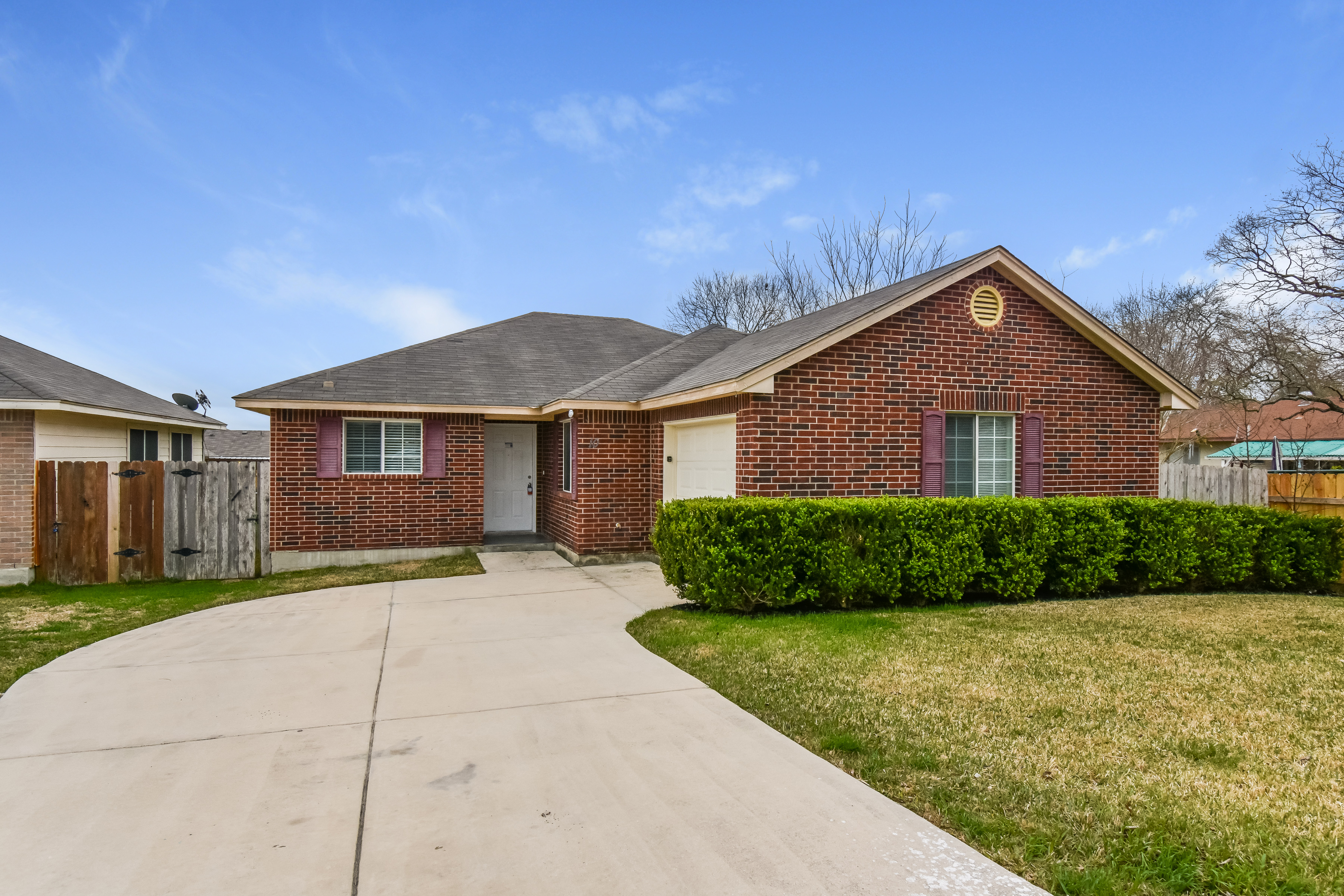 10 W 4th St Converse, TX 78109